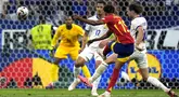 Penyerang Spanyol Lamine Yamal mencetak gol perdana timnya ke gawang Prancis pada laga semifinal Euro 2024 yang digelar di Allianz Arena, Munich, Rabu pagi WIB, 10 Juli 2024. (AP Photo/Matthias Schrader)