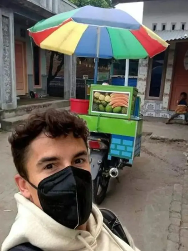 6 Editan Foto Marc Marquez di Lombok Ini Bikin Warganet Terhibur