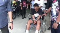 Pelaku perampokan Indomaret usai menjalani perawatan setelah ditembak polisi. (Liputan6.com/M Syukur)