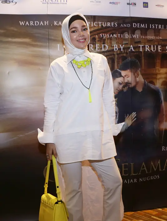 Dewi Sandra mengaku tercengang saat menyaksikan premier film 'Cinta Selamanya'. (Galih W. Satria/bintang.com)