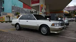 Toyota Crown "Robot" merupakan julukan untuk Toyota Crown generasi kedelapan di Indonesia. Sebutan "Robot" ini mungkin lahir karena desainnya yang mengotak dengan lampu foglamp berada di kasi-kisi grill depan. (Source: Ist)