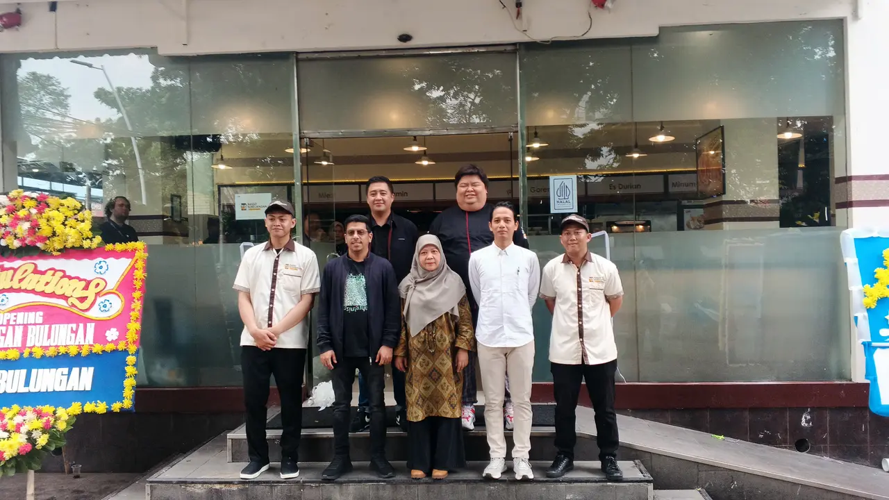 Sesi Poto setelah pemotongan pita pada konferensi pers bakso Boedjangan, 29 Oktober 2025 (dok. Liputan6.com/faqih nuriman)