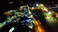 Suasana loket kendaraan pribadi dan truk di Pelabuhan Merak, Kota Cilegon, Banten, Kamis (5/5/2016) dini hari. (Foto Drone: Humas PT ASDP Merak)