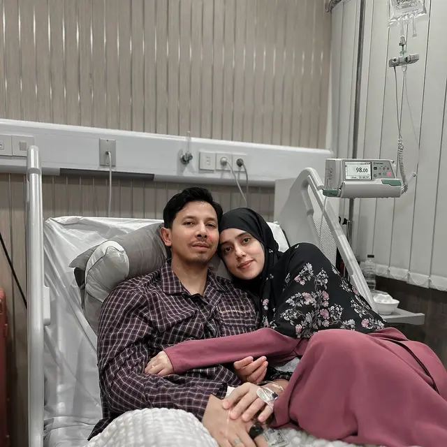 6 Potret King Faaz Selawatin Sonny Septian di Ruang ICU,