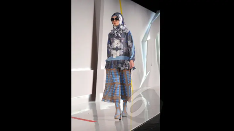 Koleksi Terbaru Itang Yunaz di Indonesia Fashion Week 2015