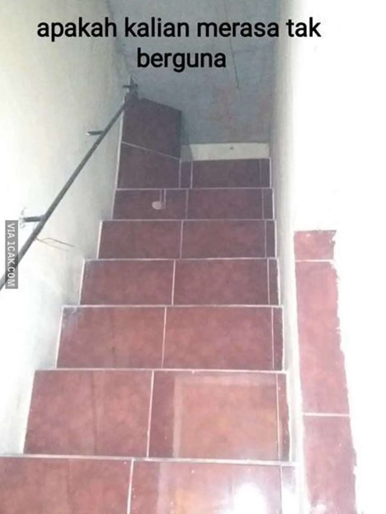 6 Bentuk Anak Tangga Tak Jelas Fungsinya Ini Bikin Geregetan - Hot