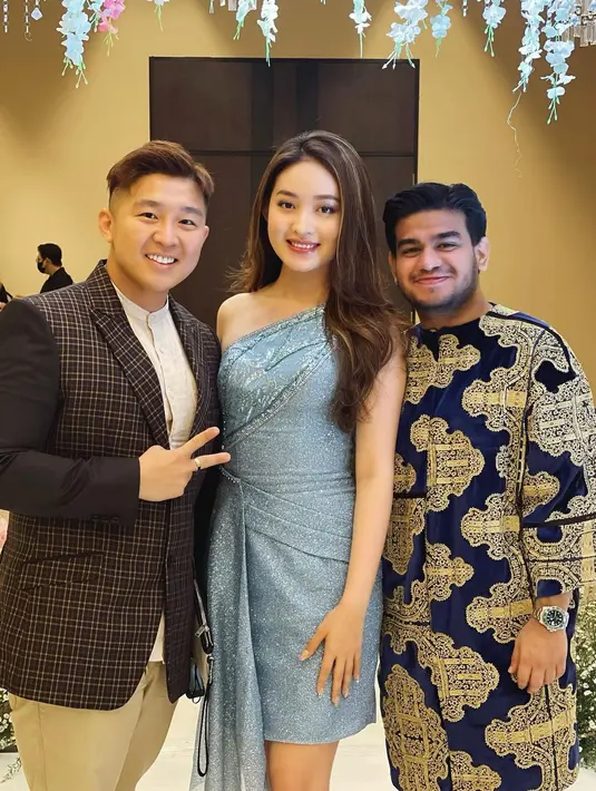 Fadil Jaidi juga terlihat menghadiri acara tersebut, dan sempat foto bareng Wilona. [Instagram @natashawilona12]
