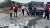 Ikan Berceceran di Tol Pemalang, Aksi Pemain Bola Ini Tidak Terduga