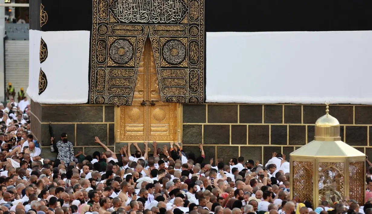 <p>Para pelanggar akan dihadirkan di hadapan komite, yang pada gilirannya akan mempertimbangkan pelanggaran tersebut dan mengeluarkan keputusan administratif dan sanksi terhadap para pelanggar. (Abdel Ghani BASHIR/AFP)</p>
