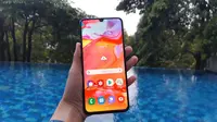 Tampak depan Galaxy A70. (Liputan6.com/ Agustin S. Wardani)