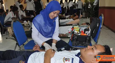 Citizen6, Surabaya: Dalam kegiatan sosial tersebut, PMI Cabang Surabaya menurunkan enam personil dengan beberapa peralatan diantaranya empat Felbet (tempat tidur lipat, Red)  dan peralatan medis lainya. (Pengirim: Penkobangdikal)