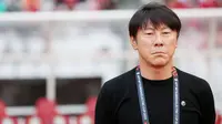 Pelatih Timnas Indonesia, Shin Tae-yong saat melawan Vietnam dalam laga leg pertama babak semifinal Piala AFF 2022 di Stadion Utama Gelora Bung Karno (SUGBK), Jumat (6/1/2023) sore WIB. (Bola.com/M Iqbal Ichsan)
