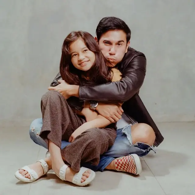 6 Momen Kedekatan Vino G. Bastian dan Graciella Abigail, Ayah Anak di Miracle In Cell No. 7