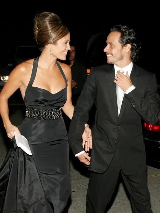 Jennifer Lopez mengatakan bahwa keberadaan sang anak sangat berarti untuk hidupnya. Anak kembarnya itulah yang selalu mewarnai kehidupannya selama ini.  (AFP/Bintang.com)