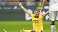 Ekspresi Santiago Gimenez saat&nbsp;AC Milan menjamu Bologna di pekan ketiga Serie A 2025/2026 di San Siro, Senin (15/09/2025). (AP Photo/Luca Bruno)