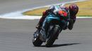 Pembalap Petronas Yamaha, Fabio Quartararo, saat beraksi pada MotoGP Andalusia di Sirkuit Jerez, Minggu (26/7/2020). Fabio Quartararo berhasil finis pertama dengan catatan waktu 41 menit 22,666 detik. (AP Photo/David Clares)