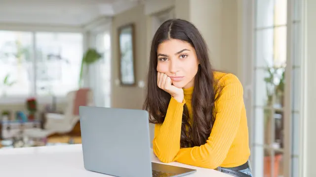 perempuan marah bosan