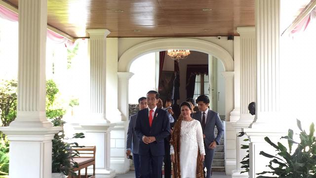 Jokowi bersama keluarga bersiap berangkat ke Gedung MPR/DPR/DPD RI Jakarta untuk menghadiri Pelantikan Presiden dan Wakil Presiden 2019