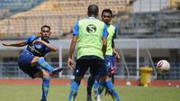 Sesi latihan Persib Bandung. (Bola.com/Erwin Snaz)