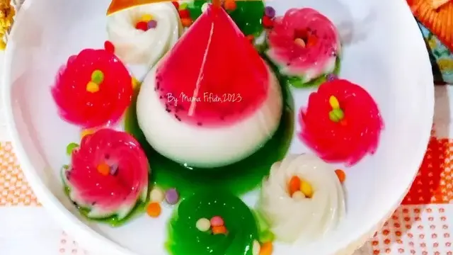Resep tumpeng puding semangka untuk meriahkan HUT ke-78 RI. (dok. Cookpad @L0708702021)