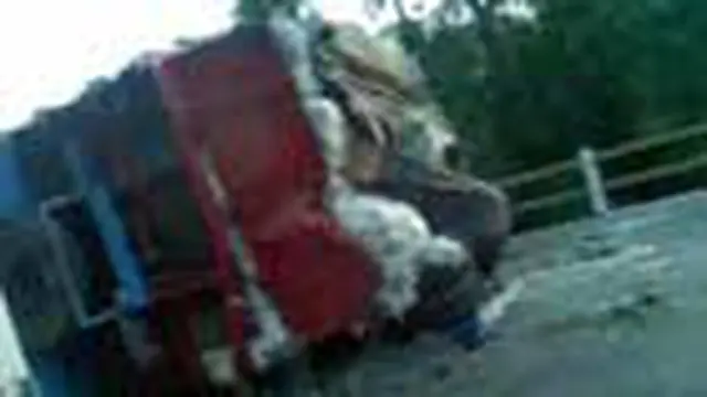 Truk Terguling di Sragen