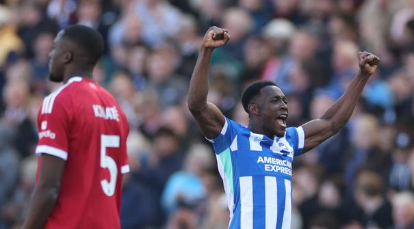 Pemain Brighton & Hove Albion, Danny Welbeck, melakukan selebrasi setelah mencetak gol ke gawang Liverpool pada lanjutan Liga Inggris di AMEX Stadium, Sabtu (21/3/2026) malam WIB. (AP Photo/Ian Walton)