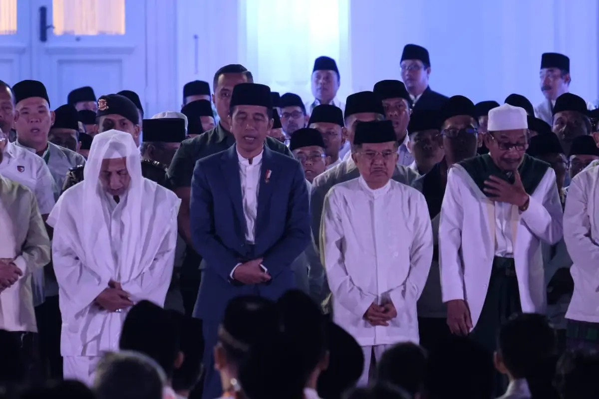 Presiden Jokowi menggelar doa kebangsaan di halaman Istana Merdeka Jakarta, Kamis malam (1/8/2019).