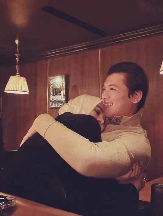 Syahrini dan Reino Barack mesra (Instagram/princessyahrini)