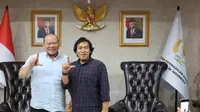 Komedian Alfiansyah Bustami atau Komeng menemui Ketua DPD RI, AA LaNyalla Mahmud Mattalitti, Rabu (31/5/2023) malam, untuk menyampaikan ia tengah mencalonkan diri jadi anggota DPD RI dari dapil Jawa Barat. (Ist)