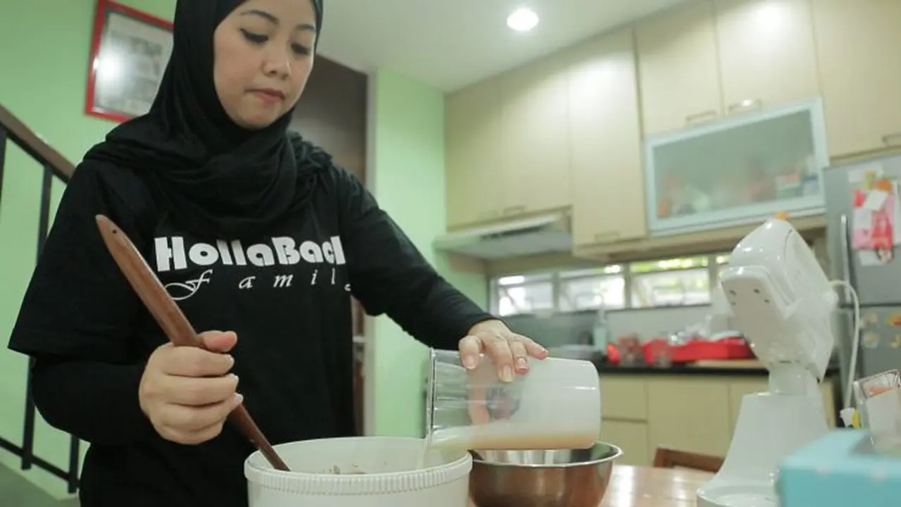 BERANI BEDA: Kisah Mantan karyawati Raup Untung dari Kue Wajah.