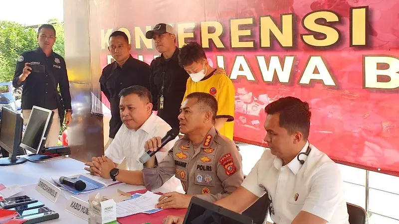 Kepolisian Daerah Jawa Barat menangkap pengelola (admin) aplikasi streaming online ilegal, ZAL TV.