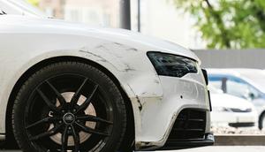 Ilustrasi baret di mobil. (Photo by Volodymyr Dobrovolskyy on Unsplash)