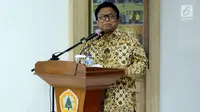 Ketua DPD Oesman Sapta Odang atau OSO berbicara dalam seminar pascasarjana di Universitas Moestopo, Jakarta, Sabtu (24/3). OSO menekankan pentingnya komunikasi antarlembaga untuk pembangunan. (Liputan6.com/JohanTallo)