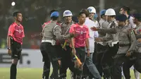 SUGBK Ricuh, Duel Panas Arema vs Persib Dihentikan 2 Kali