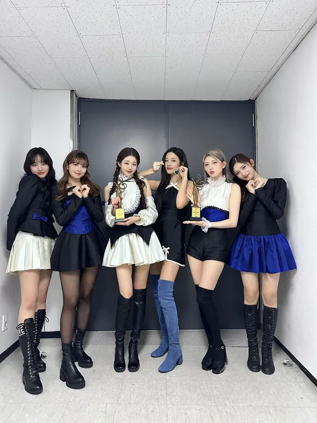 IVE di Seoul Music Awards 2023. (Instagram/ ivestarship)
