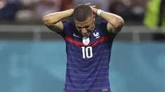 Ambisi Timnas Prancis untuk melaju ke babak perempat final Euro 2020 harus terhenti usai tendangan penalti Kylian Mbappe yang menjadi eksekutor kelima  berhasil ditepis penjaga gawang Swiss dalam laga adu penalti. (Foto: AP/Pool/Marko Djurica)