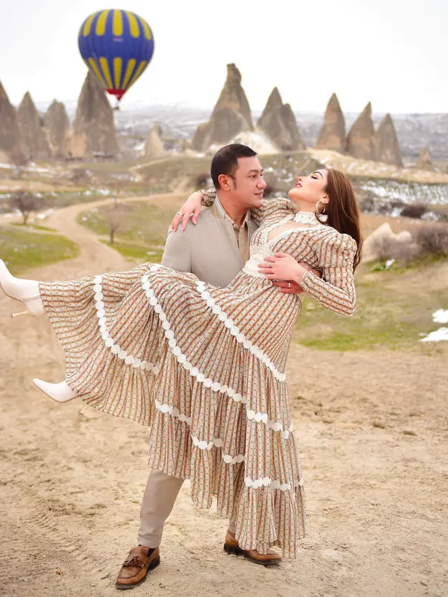 Bak Prewedding, Ini 7 Pemotretan Teuku Rafly dan Nurah Syahfirah di Turki