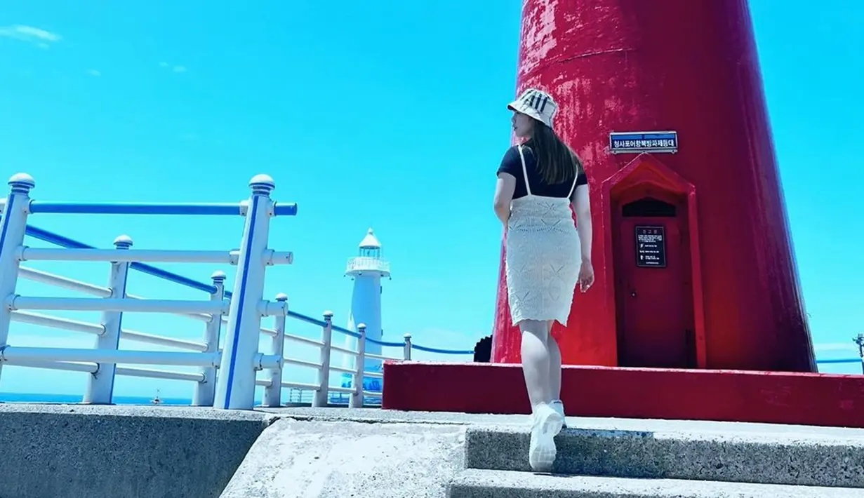 Selama berada di Korea Selatan, Felicya terlihat mendatangi beberapa lokasi yang kerap dijadikan syuting drama atau film. Penampilan wanita yang tengah mengandung anak kedua ini selama liburan juga tak lepas dari perhatian netizen. (Liputan6.com/IG/@felicyangelista_)