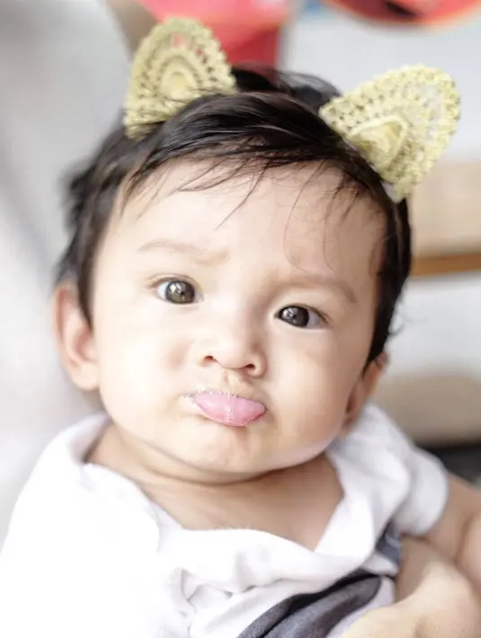 Semakin hari, anak yang biasa dipanggil Salma ini terlihat sangat lucu dan menggemaskan. (foto: instagram.com/riodewanto)