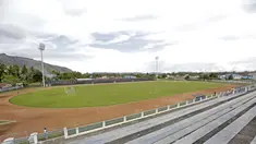 Suasana lapangan sepak bola Barnabas Youwe, Sentani, Jayapura, Papua, Minggu (1/5/2016). (Bola.com/Nicklas Hanoatubun)