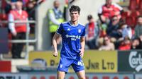 Elkan Baggott menjalani debut di League One 2021/2022 bersama Ipswich Town saat menghadapi Rotherham United pada Sabtu (16/4/2022). (Instagram/@elkanbaggott)