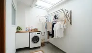 8 Desain Ruang Jemur Tertutup untuk Rumah Sempit yang Rapi dan Murah, Baju Cepat Kering