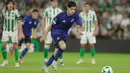 Kevin Diks maju sebagai eksekutor penalti dan berhasil mengecoh kiper Betis, Adrian. Tembakannya ke sudut kanan gawang gagal dihalau eks Liverpool tersebut karena salah membaca arah bola. Skor 1-1 bertahan hingga usai. (AP Photo/Toni Rodriguez)
