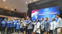 DPP Partai Demokrat resmi memberikan surat rekomendasi kepada pasangan Ahmad Riza Patria dan Marshel Widianto sebagai bakal calon wali kota dan wakil wali kota Tangerang Selatan 2024. (Merdeka.com/ Alma Fikhasari)
