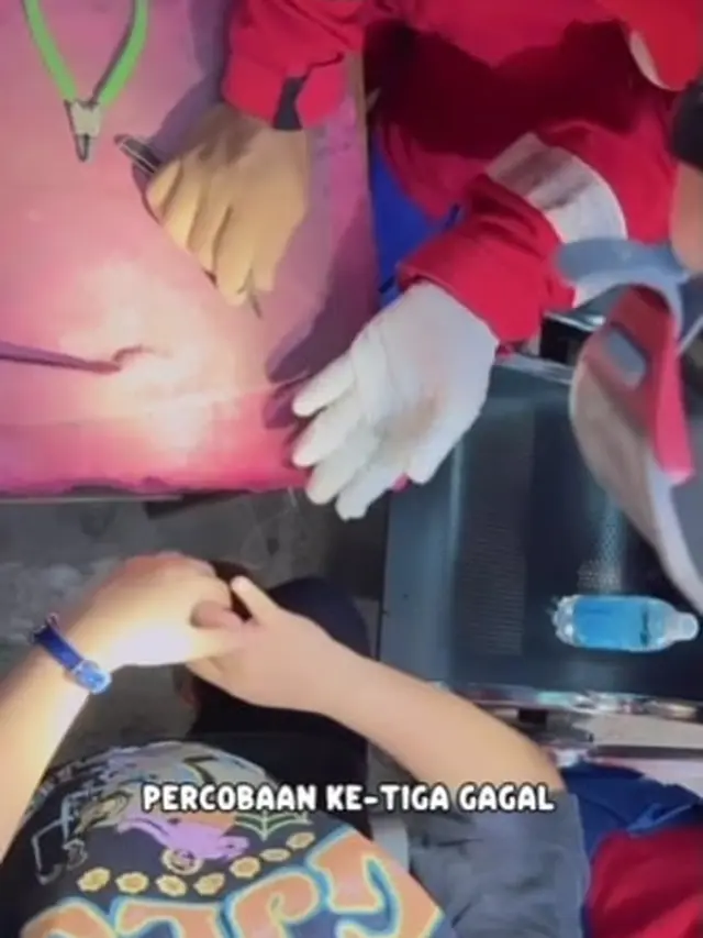 Sempat Gagal Tiga Kali, Kiky Saputri Minta Bantuan Pemadam Kebakaran untuk Lepas Cincin Menjelang Lahiran