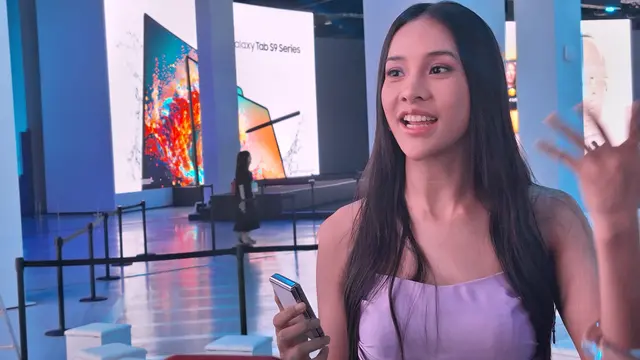 Anya Geraldine ungkap fitur Samsung Galaxy Z Flip 5 di Galaxy Unpacked, Seoul, Korea Selatan (Rabu (26/7/2023) (Liputan6.com/Giovani Dio Prasasti)