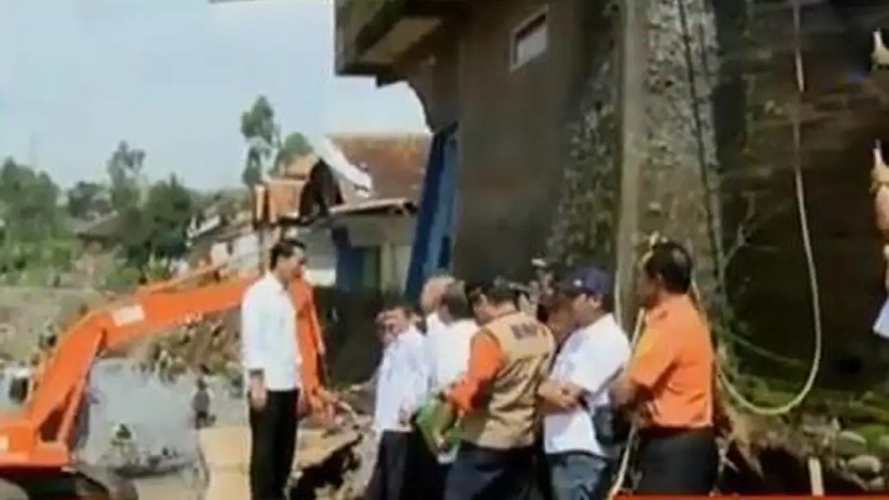 Presiden Jokowi Kunjungi Korban Banjir Bandang Garut