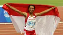 Ini adalah emas kedua Maria Natalia Londa di SEA Games 2015. Dua hari lalu dia meraih emas lompat jauh putri. (Bola.com/Arief Bagus)