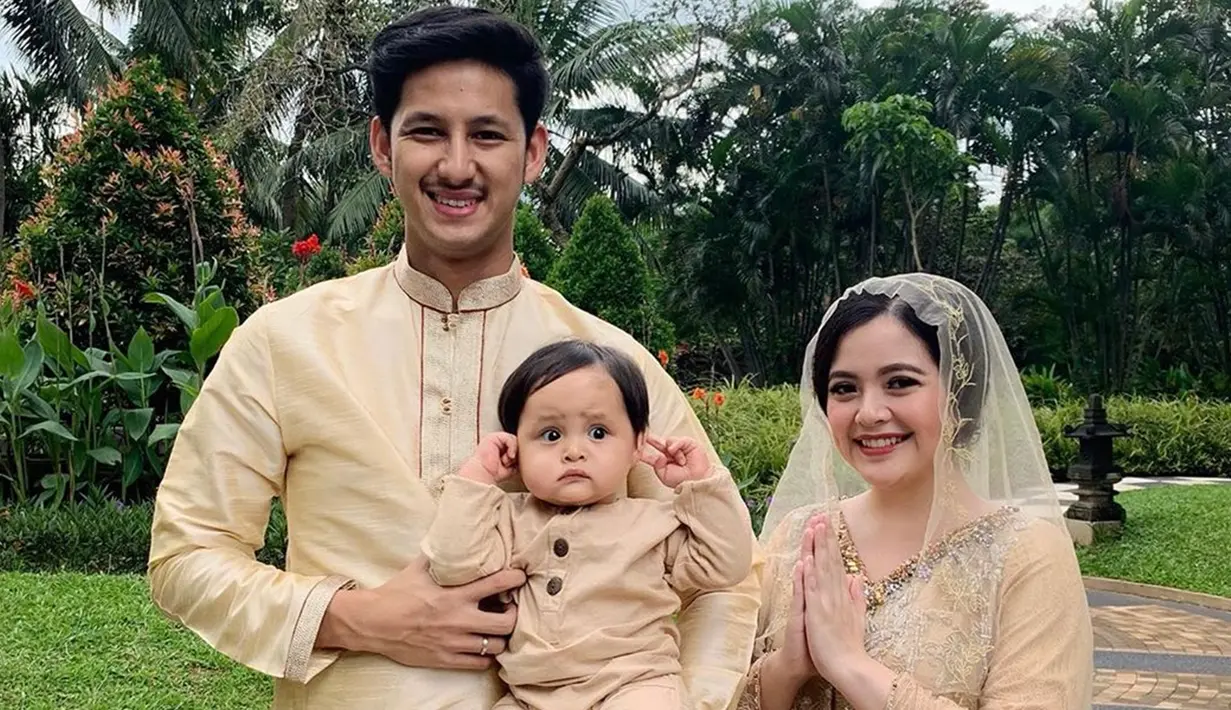 Potret Tasya Kamila bersama sang suami dan putra tercinta kerap ia unggah di media sosial. Penampilan ketiganya pun sering kali tuai pujian dari netizen. (Liputan6.com/IG/@tasyakamila)