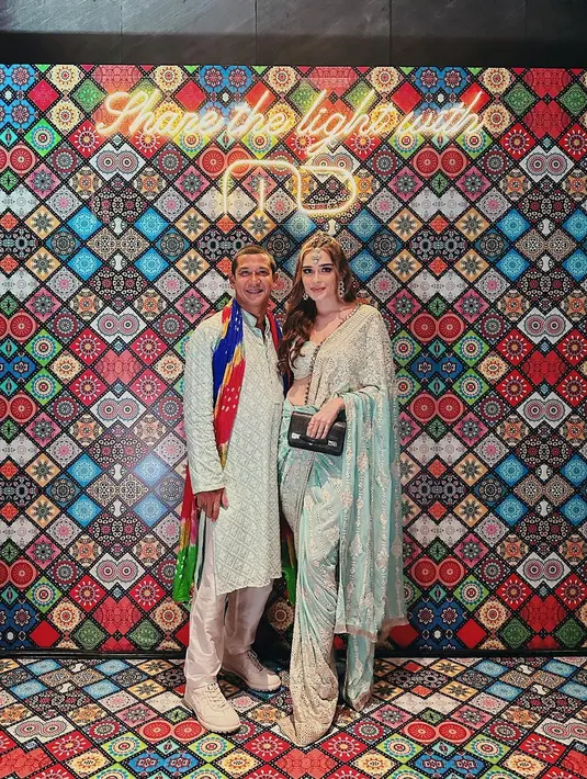 Yasmin Wildblood hadiri Diwali Party yang diselenggarakan MD Entertainment dengan sari warna cerah [@yaswildblood]